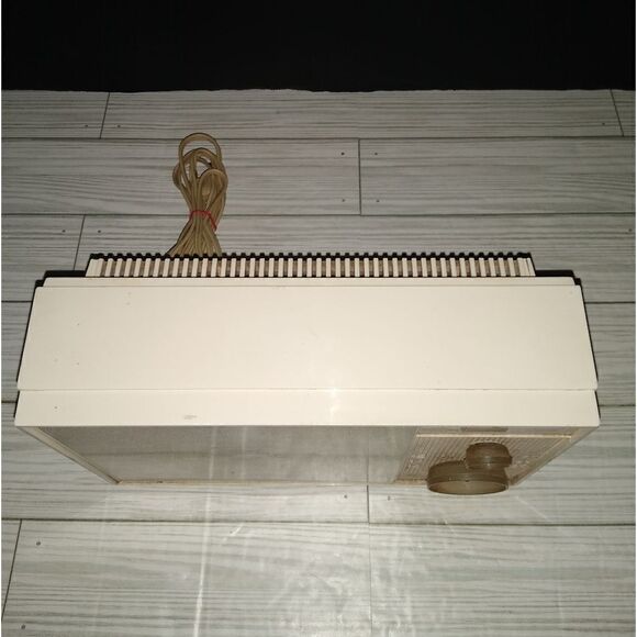 Vintage Emerson Radio Retro Made in New Jersey USA - Picture 3 of 9